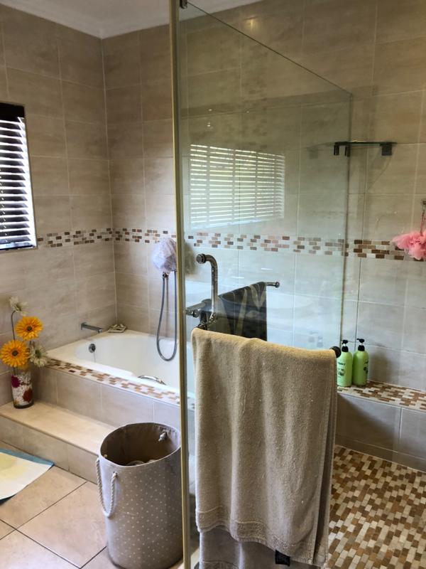 5 Bedroom Property for Sale in Glenvista Gauteng