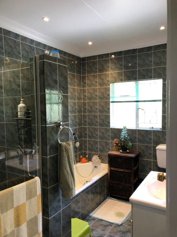 5 Bedroom Property for Sale in Glenvista Gauteng