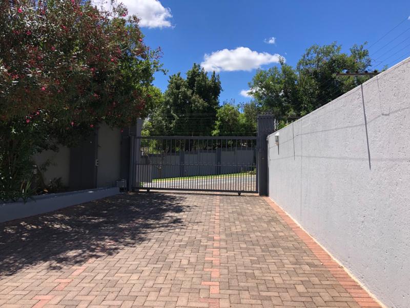 5 Bedroom Property for Sale in Glenvista Gauteng