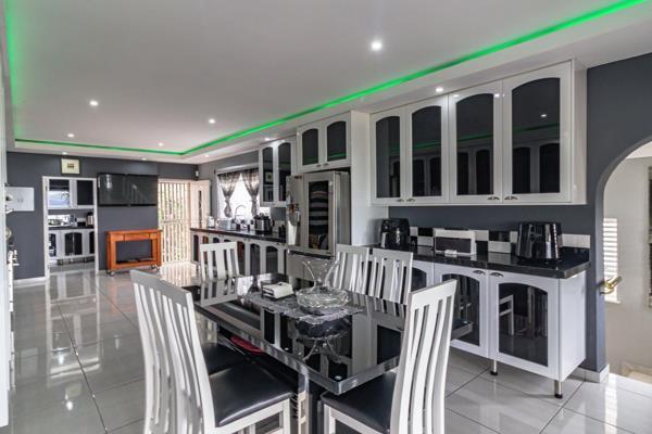 5 Bedroom Property for Sale in Glenvista Gauteng