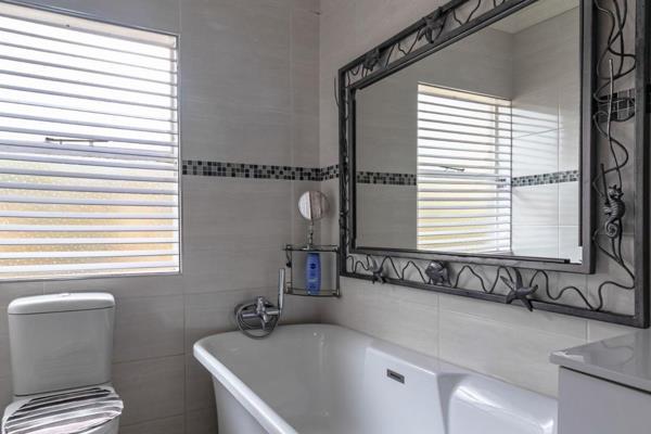 5 Bedroom Property for Sale in Glenvista Gauteng