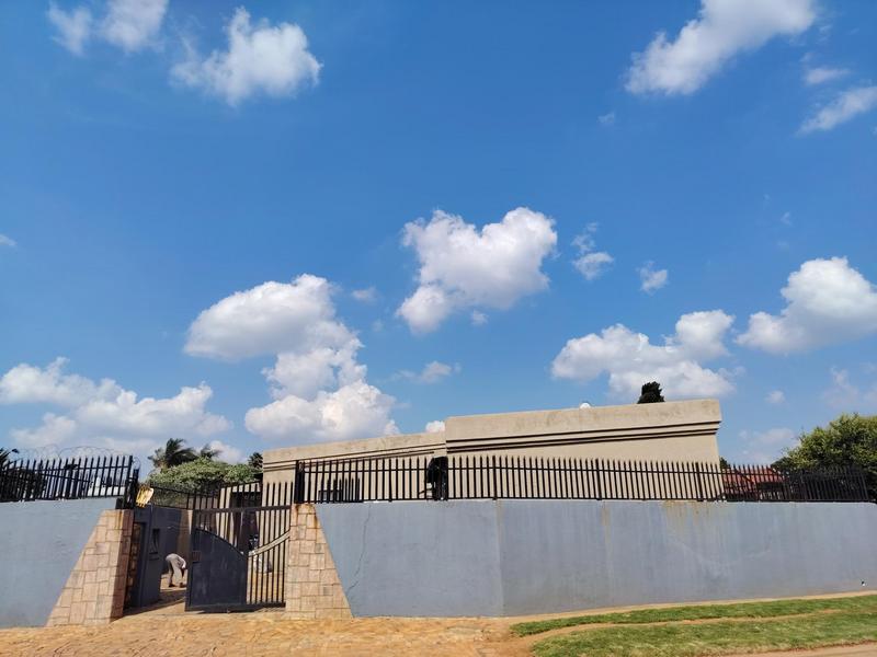 8 Bedroom Property for Sale in Lenasia South Gauteng