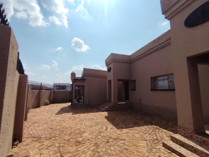 8 Bedroom Property for Sale in Lenasia South Gauteng