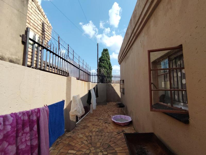 8 Bedroom Property for Sale in Lenasia South Gauteng
