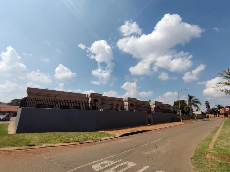 8 Bedroom Property for Sale in Lenasia South Gauteng