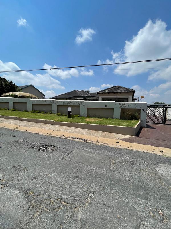 3 Bedroom Property for Sale in Witpoortjie Gauteng