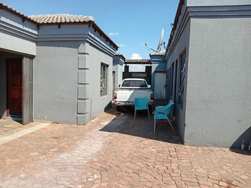 7 Bedroom Property for Sale in Daveyton Gauteng