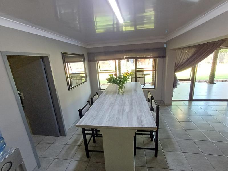5 Bedroom Property for Sale in Unitas Park Gauteng