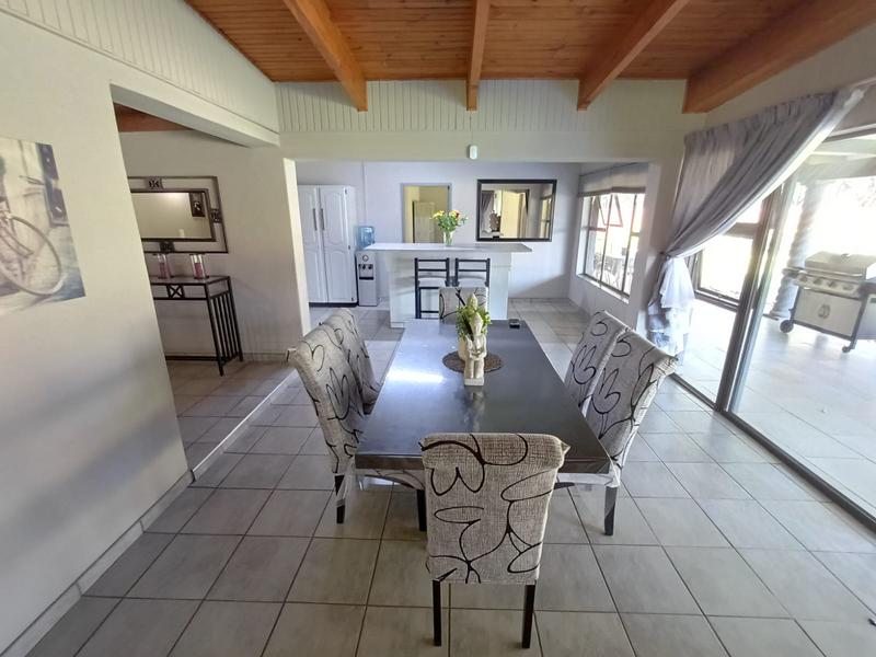 5 Bedroom Property for Sale in Unitas Park Gauteng
