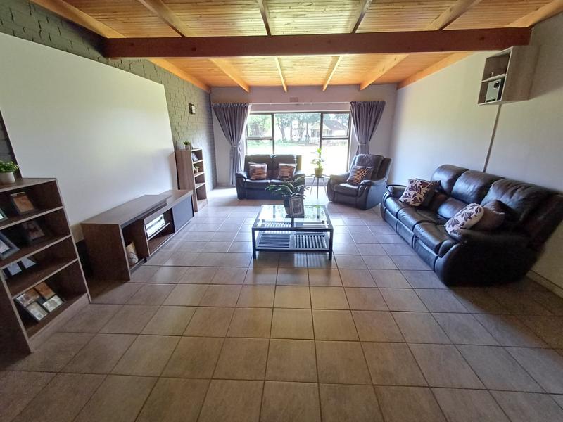 5 Bedroom Property for Sale in Unitas Park Gauteng