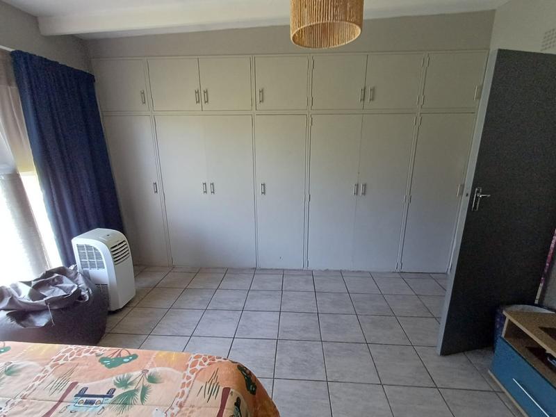 5 Bedroom Property for Sale in Unitas Park Gauteng