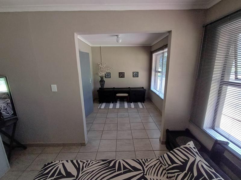 5 Bedroom Property for Sale in Unitas Park Gauteng