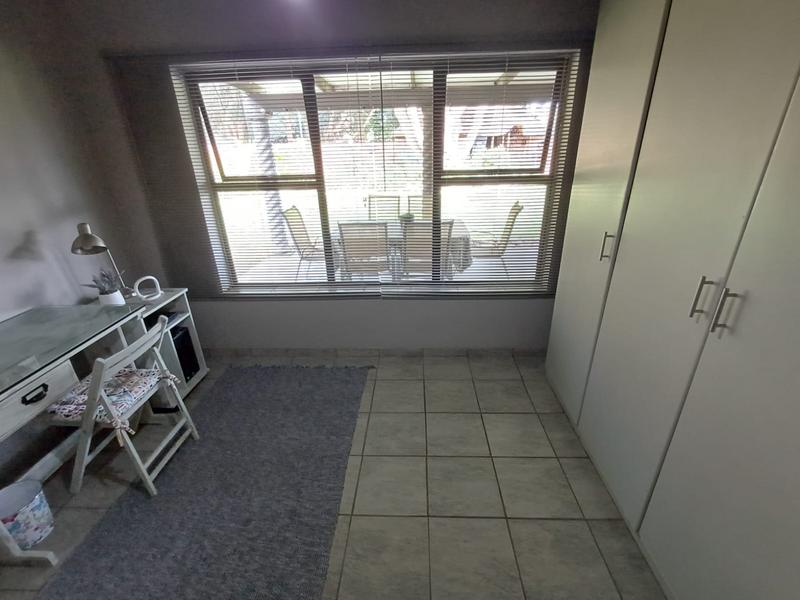 5 Bedroom Property for Sale in Unitas Park Gauteng