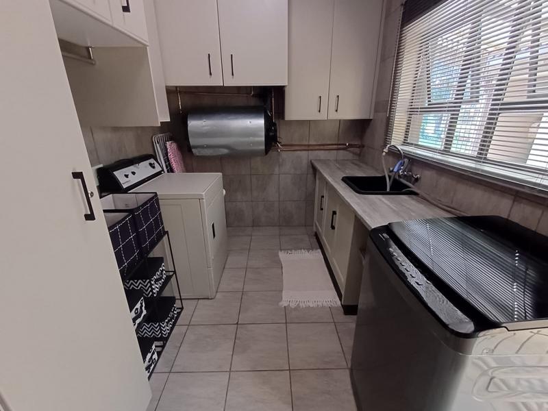 5 Bedroom Property for Sale in Unitas Park Gauteng