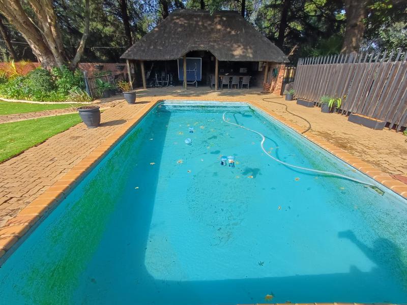 5 Bedroom Property for Sale in Unitas Park Gauteng