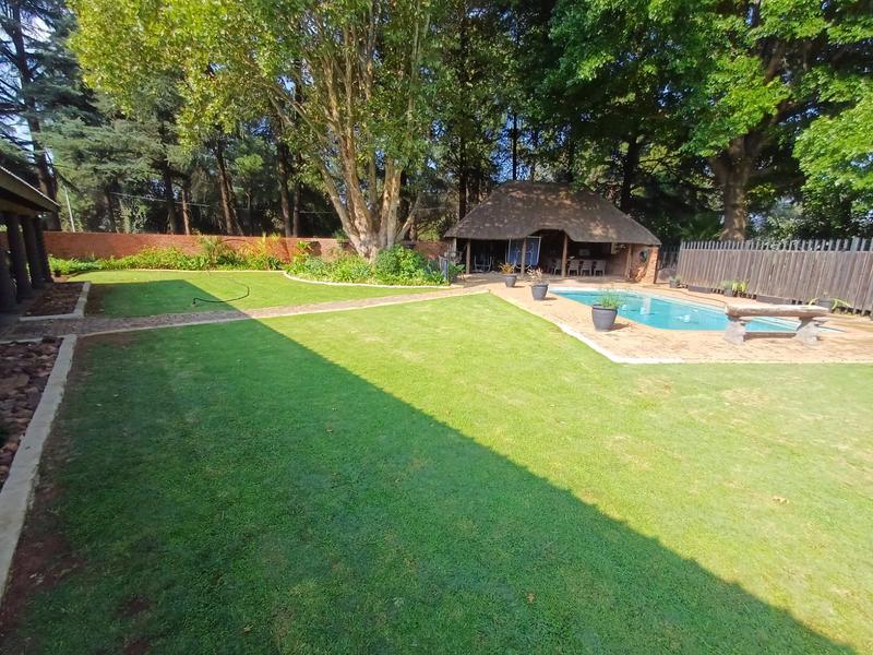 5 Bedroom Property for Sale in Unitas Park Gauteng