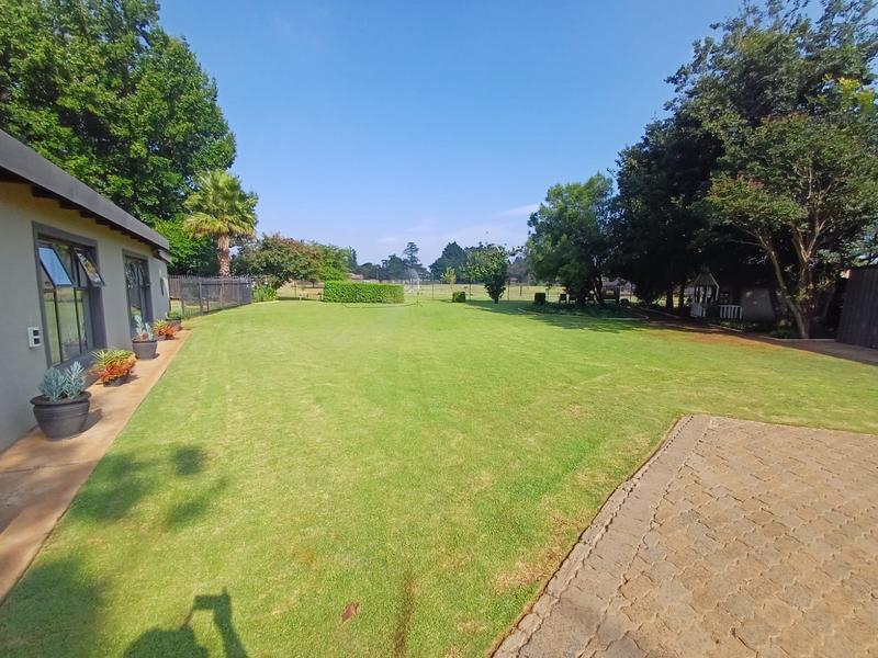 5 Bedroom Property for Sale in Unitas Park Gauteng