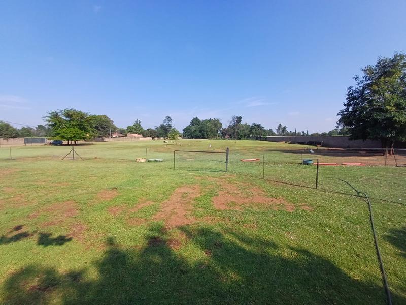 5 Bedroom Property for Sale in Unitas Park Gauteng