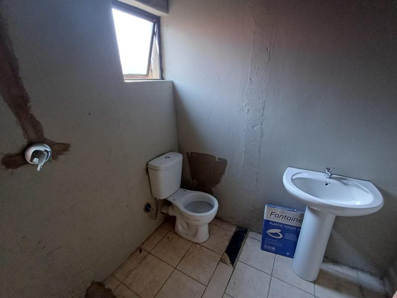 5 Bedroom Property for Sale in Unitas Park Gauteng