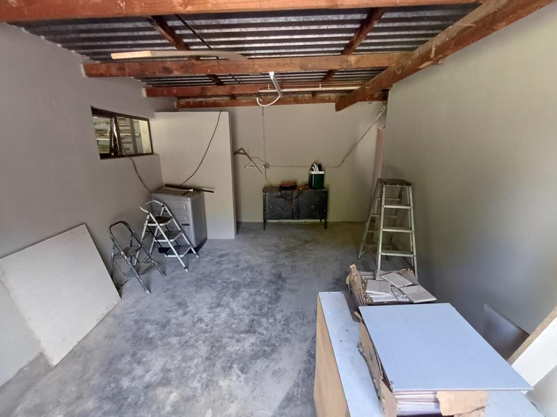 5 Bedroom Property for Sale in Unitas Park Gauteng