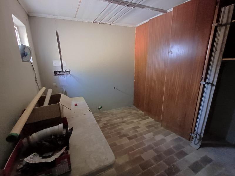 5 Bedroom Property for Sale in Unitas Park Gauteng