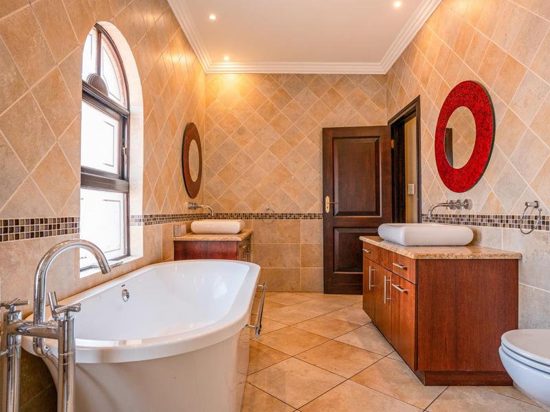 5 Bedroom Property for Sale in The Wilds Gauteng