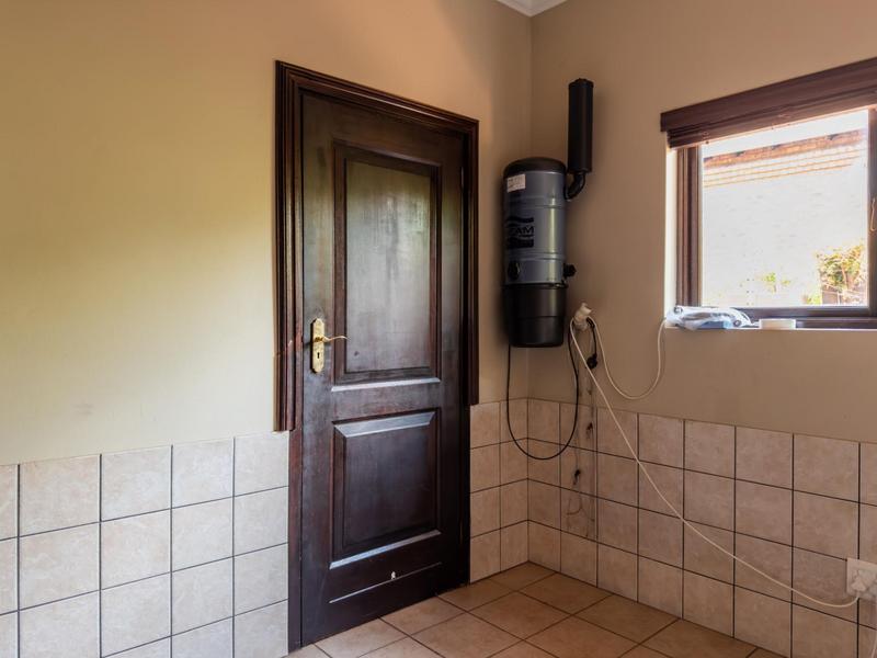 5 Bedroom Property for Sale in The Wilds Gauteng