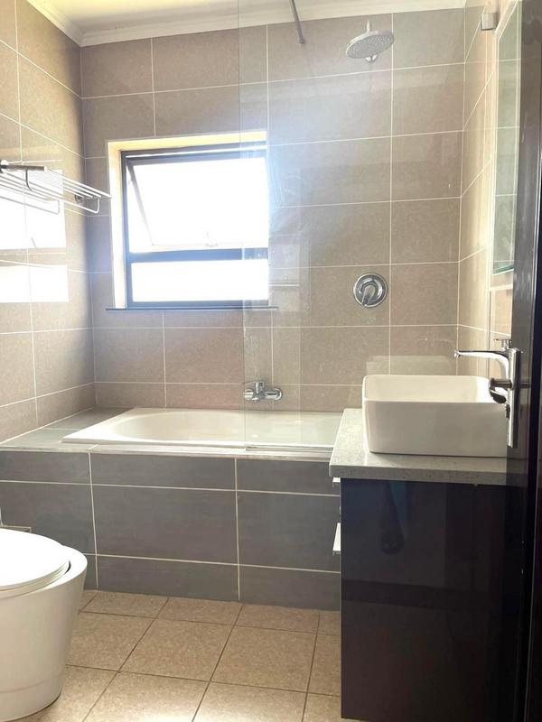 To Let 1 Bedroom Property for Rent in Fourways Gauteng