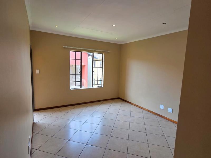 2 Bedroom Property for Sale in Monavoni Gauteng