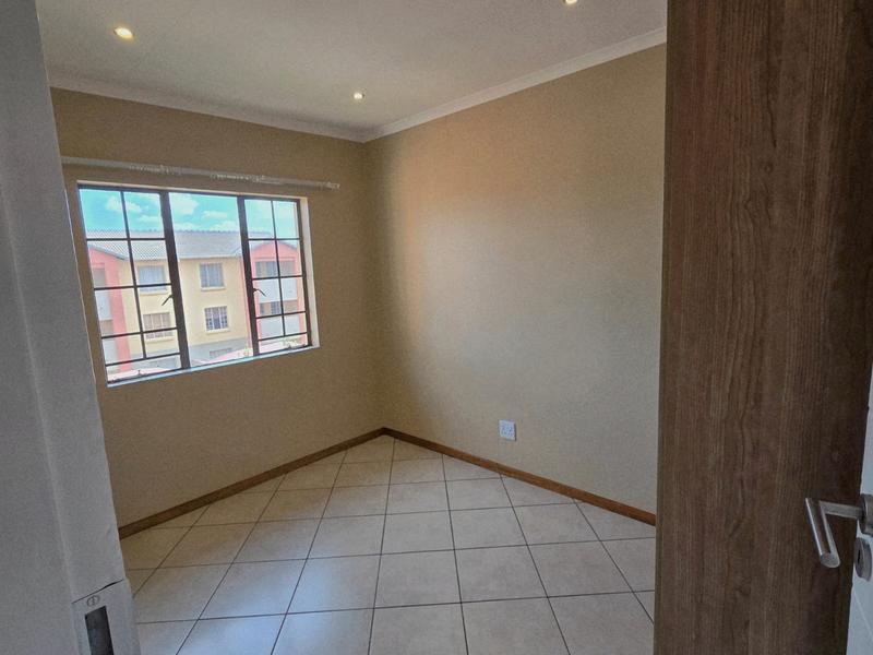 2 Bedroom Property for Sale in Monavoni Gauteng