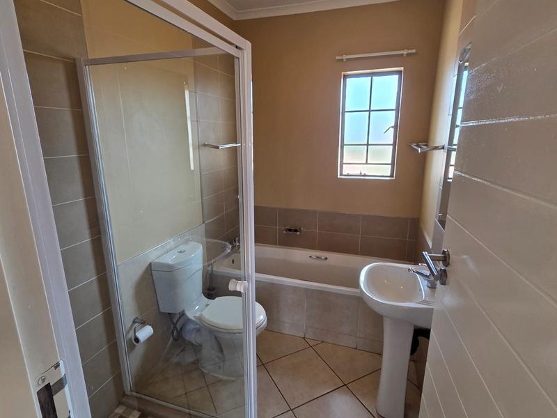 2 Bedroom Property for Sale in Monavoni Gauteng