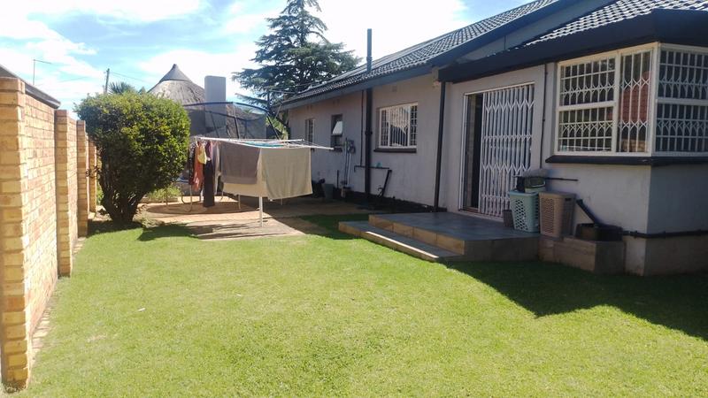 5 Bedroom Property for Sale in Greenhills Gauteng