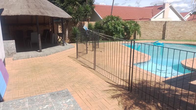 5 Bedroom Property for Sale in Greenhills Gauteng