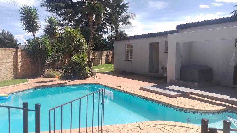 5 Bedroom Property for Sale in Greenhills Gauteng