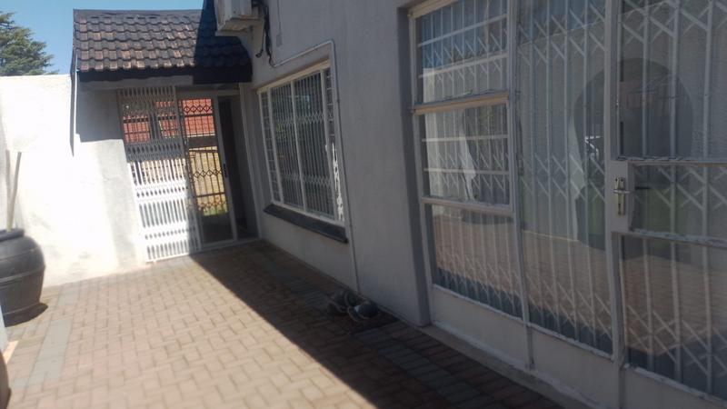 5 Bedroom Property for Sale in Greenhills Gauteng