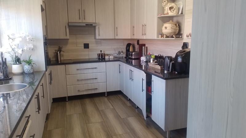 5 Bedroom Property for Sale in Greenhills Gauteng