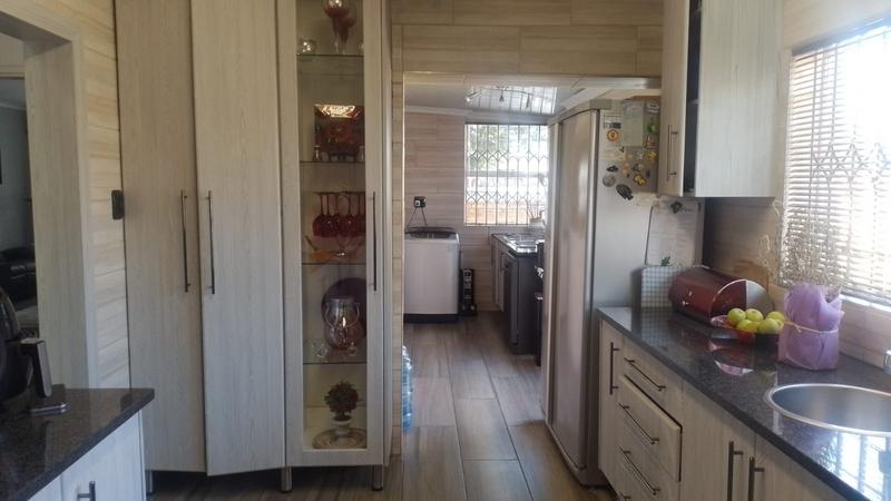 5 Bedroom Property for Sale in Greenhills Gauteng