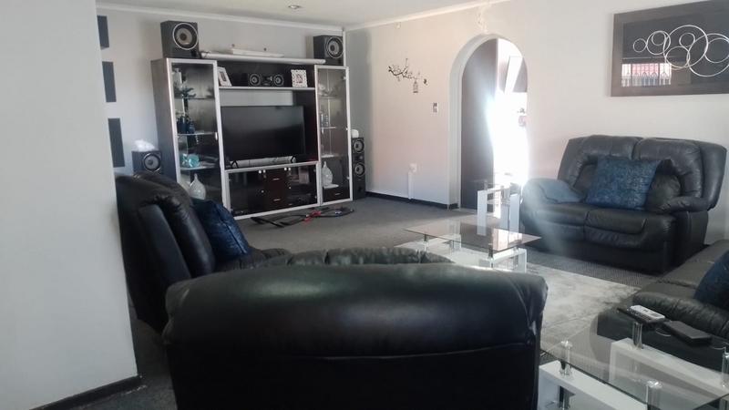 5 Bedroom Property for Sale in Greenhills Gauteng