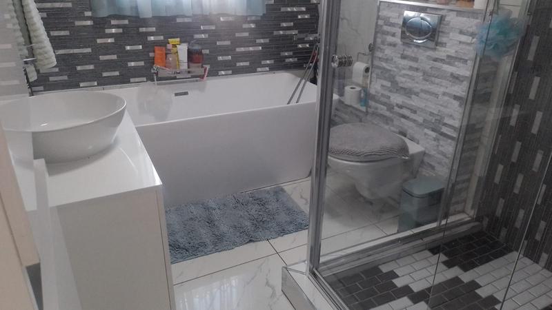 5 Bedroom Property for Sale in Greenhills Gauteng