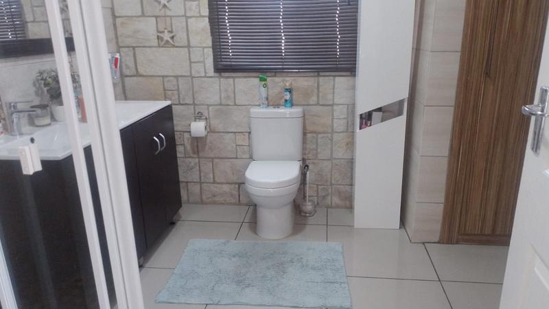 5 Bedroom Property for Sale in Greenhills Gauteng