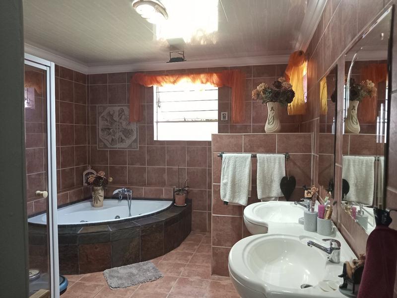 3 Bedroom Property for Sale in Helikonpark Gauteng