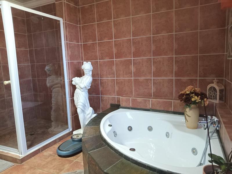 3 Bedroom Property for Sale in Helikonpark Gauteng