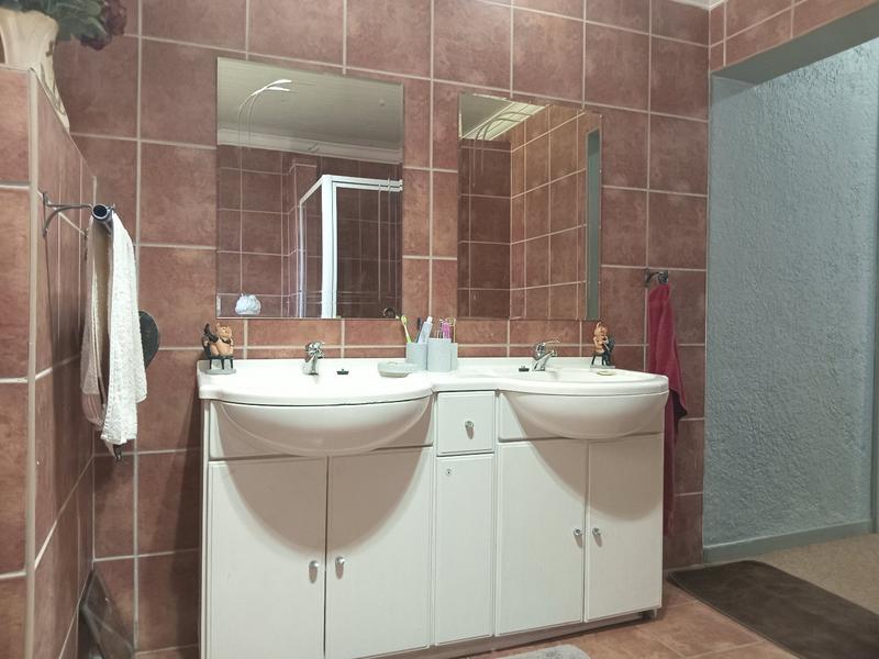 3 Bedroom Property for Sale in Helikonpark Gauteng