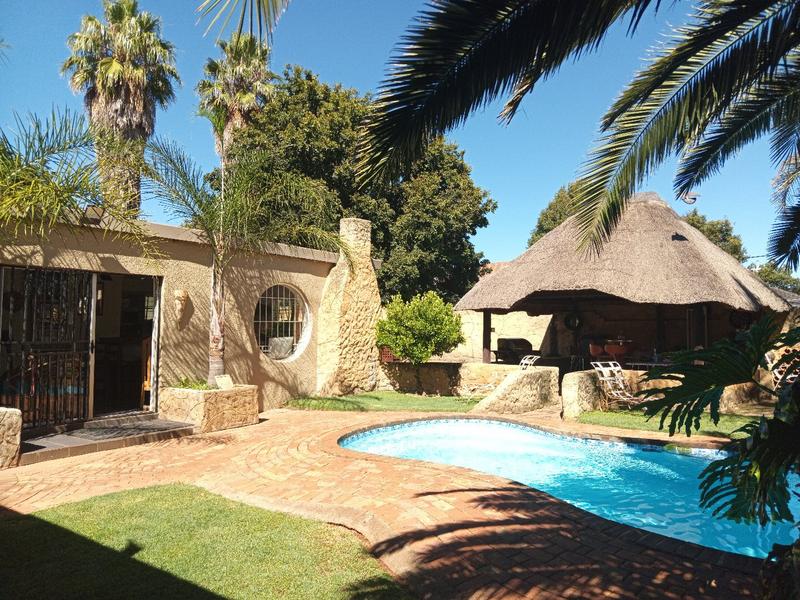 3 Bedroom Property for Sale in Helikonpark Gauteng