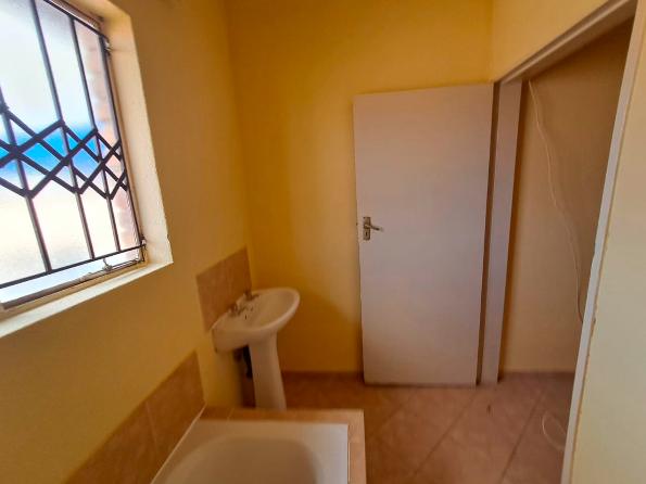 2 Bedroom Property for Sale in Olievenhoutbosch Gauteng
