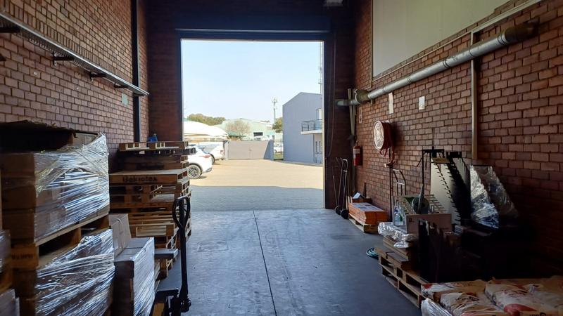 To Let commercial Property for Rent in Rooihuiskraal Gauteng