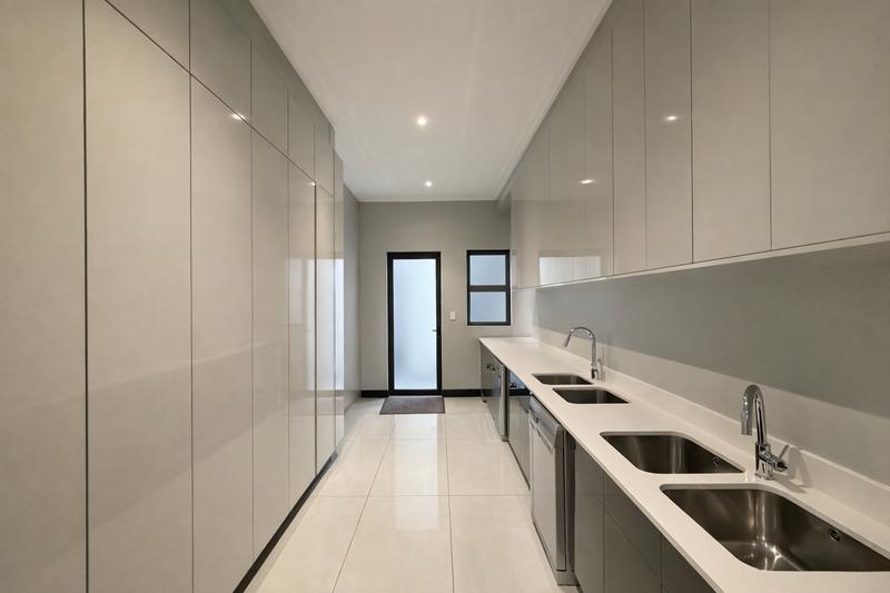 5 Bedroom Property for Sale in Midstream Ridge Gauteng