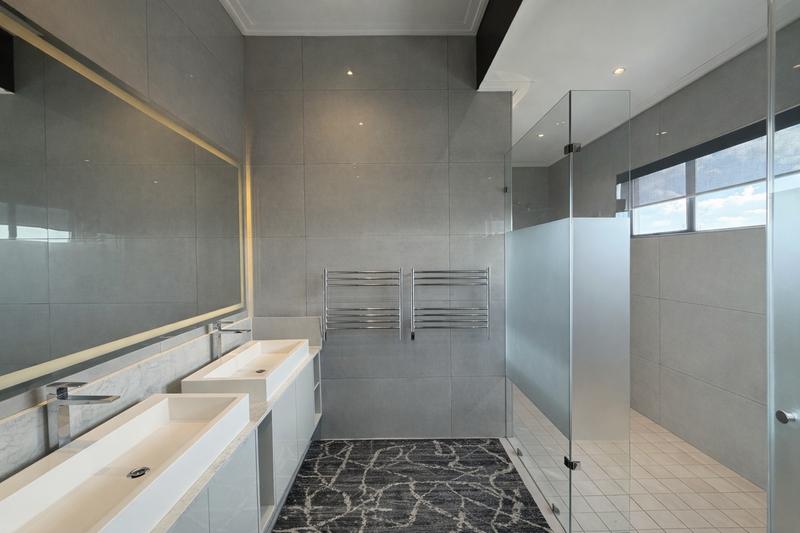 5 Bedroom Property for Sale in Midstream Ridge Gauteng