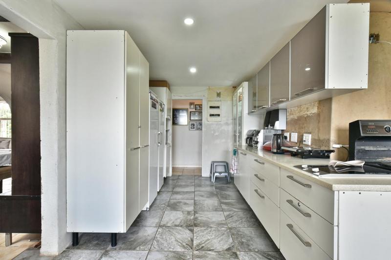 5 Bedroom Property for Sale in Glenvista Gauteng