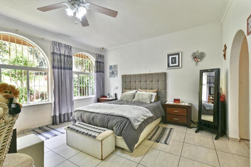 5 Bedroom Property for Sale in Glenvista Gauteng